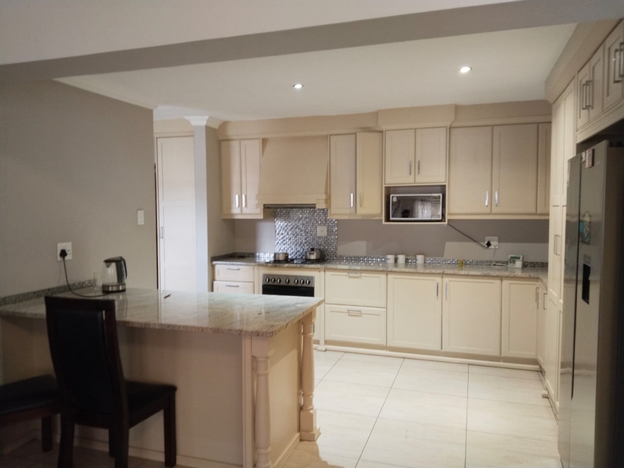 To Let 3 Bedroom Property for Rent in Hillside Free State